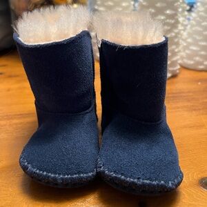 Infant navy size 0/1 Ugg boots